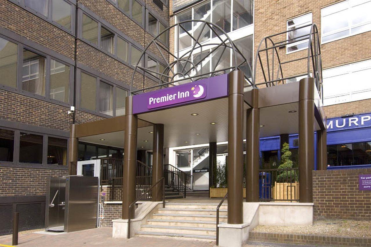 Premier Inn Brentwood Extérieur photo