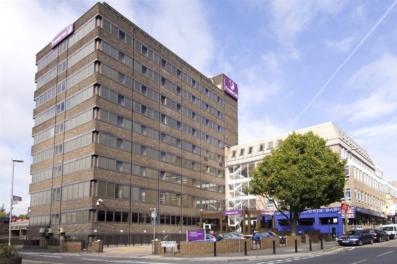 Premier Inn Brentwood Extérieur photo