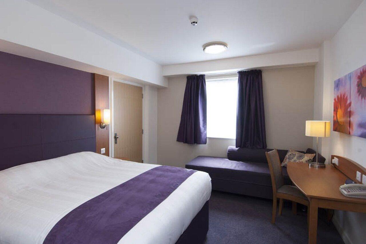 Premier Inn Brentwood Extérieur photo