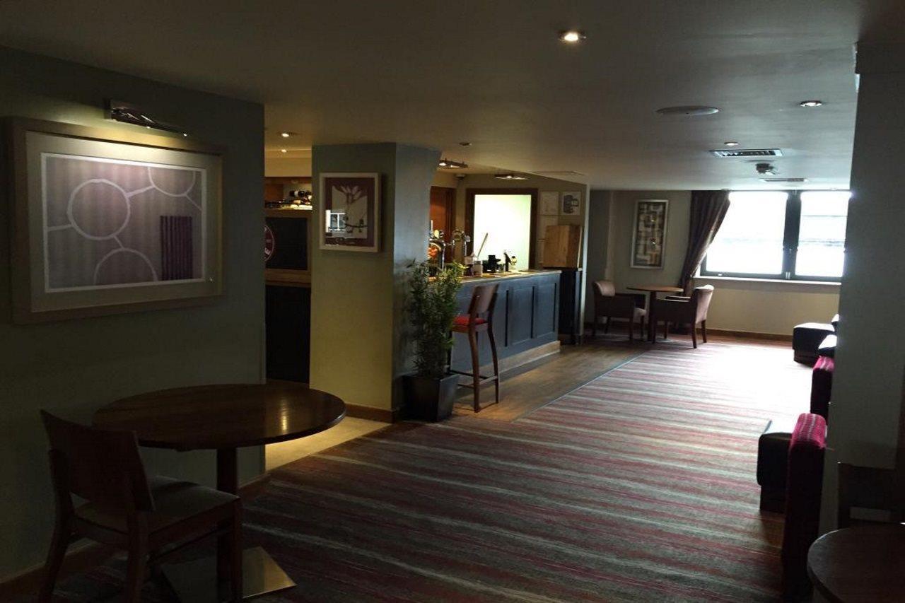 Premier Inn Brentwood Extérieur photo
