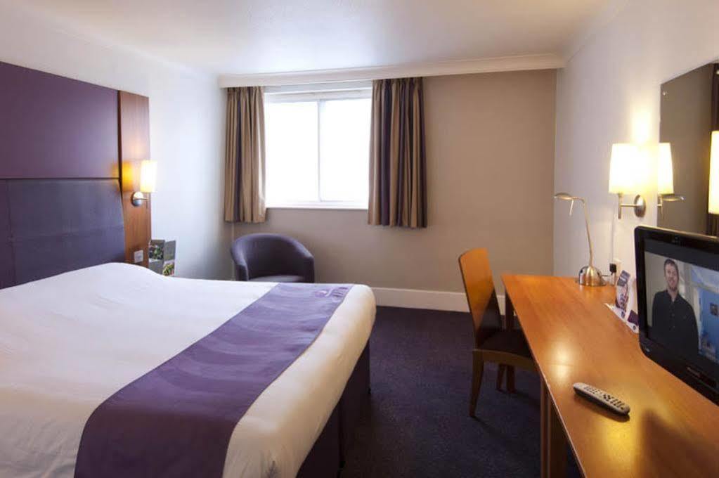 Premier Inn Brentwood Extérieur photo