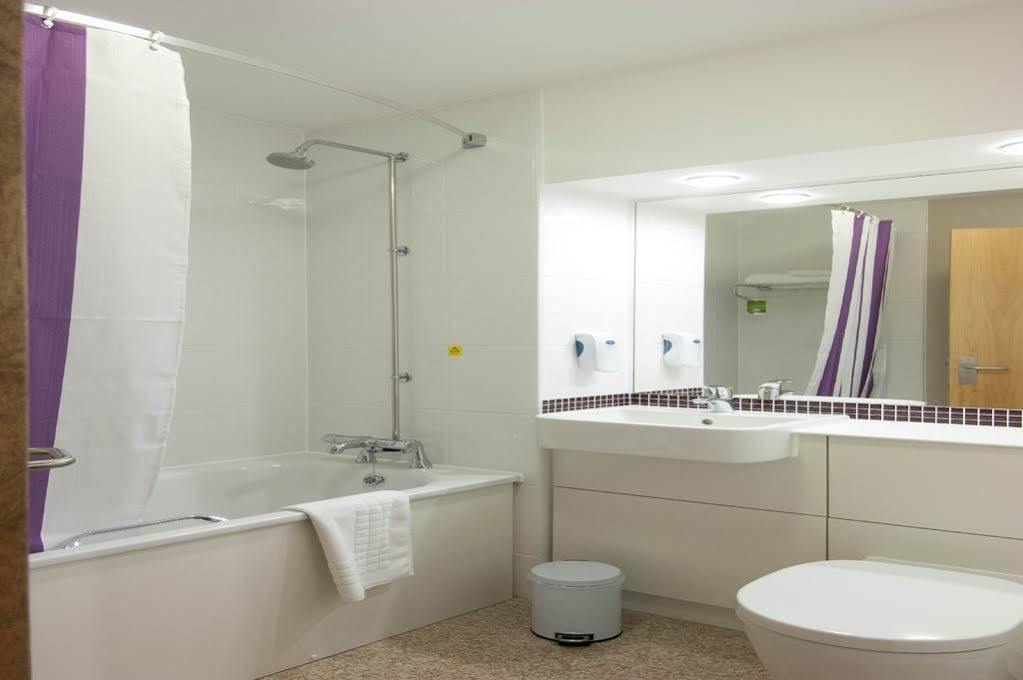 Premier Inn Brentwood Extérieur photo