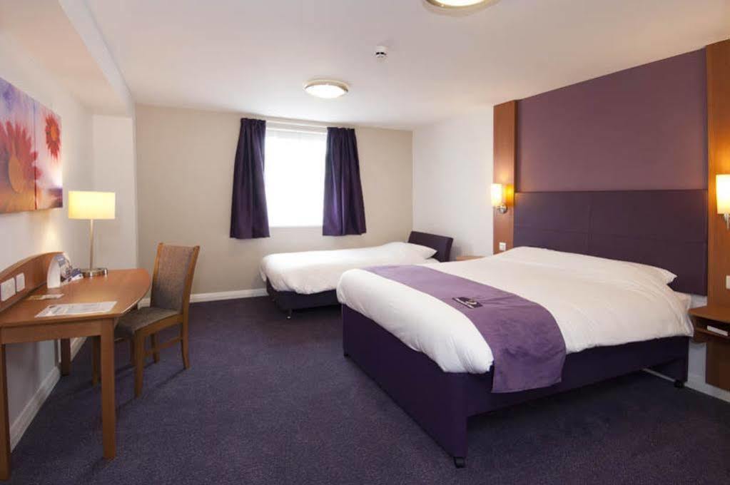Premier Inn Brentwood Extérieur photo