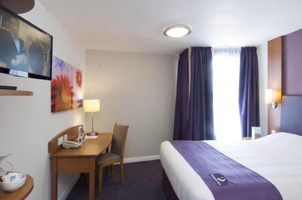 Premier Inn Brentwood Extérieur photo