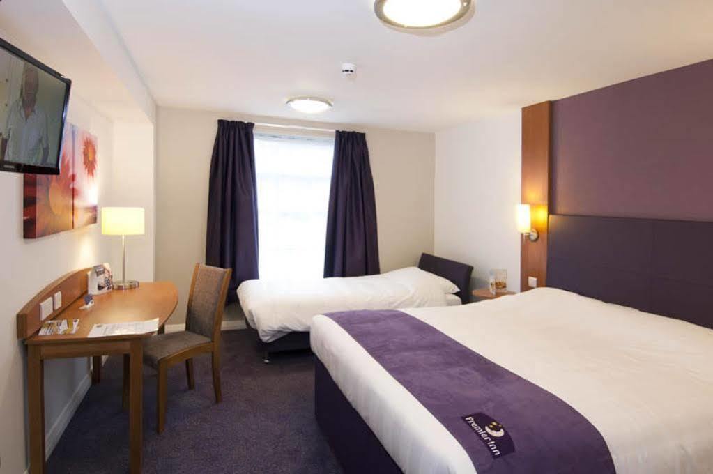 Premier Inn Brentwood Extérieur photo