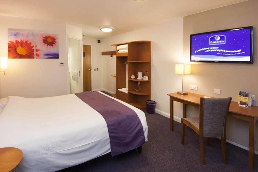 Premier Inn Brentwood Extérieur photo